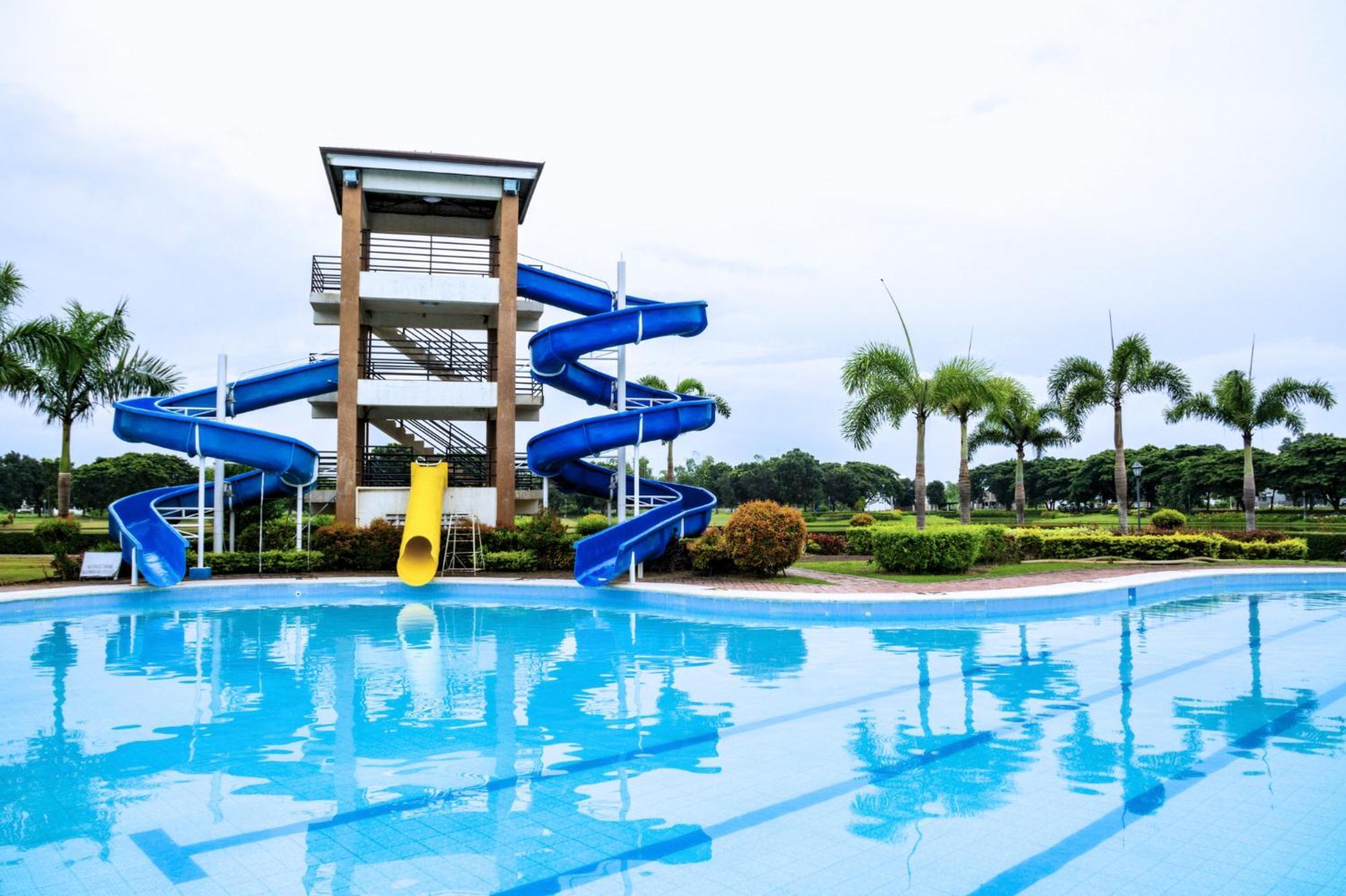 Sotogrande Iloilo Hotel Esterno foto